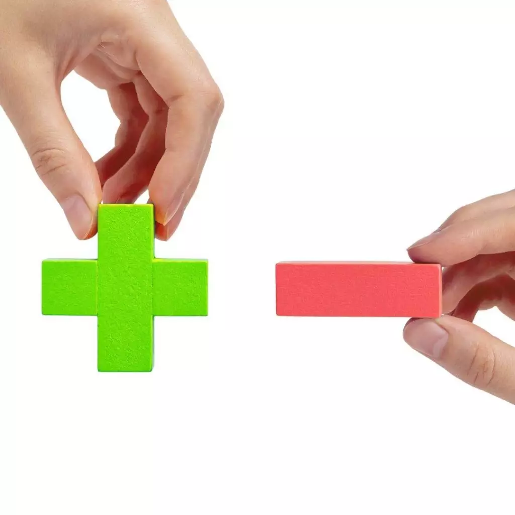 Two hands holding a green and red plus sign, illustrating the comparison between an Employee Benefits Broker and an Insurance Agent. How to Attract and Retain Talent with Great Benefits