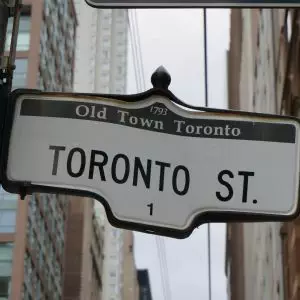 A street sign with the words old town toronto and toronto st.